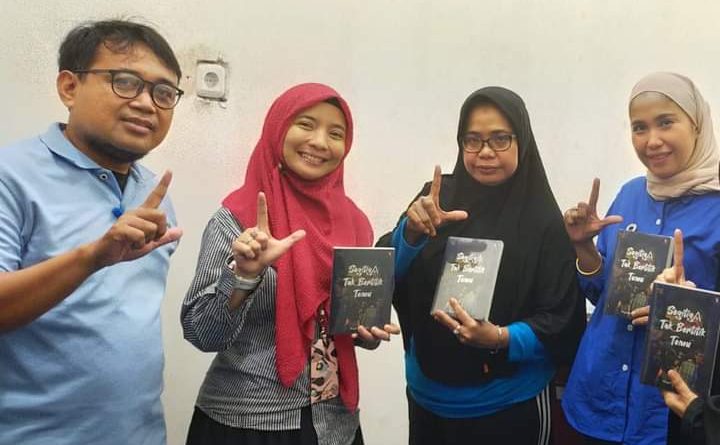 Telkomsel Serahkan Buku Pertamanya Ke Perpustakaan Kota Makassar