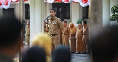 Pjs) Wali Kota Makassar Memimpin Apel pada Halaman Balaikota