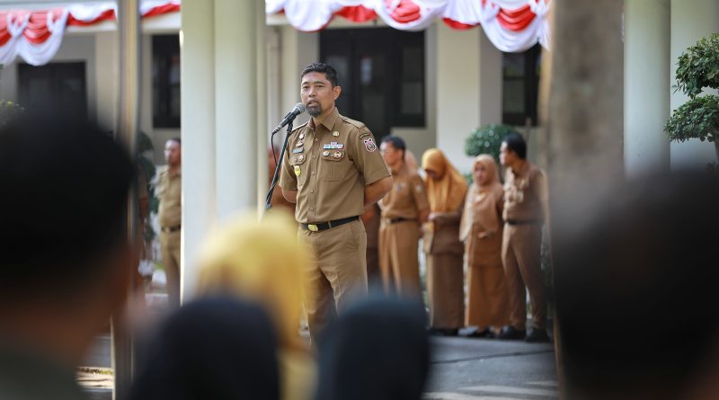 Pjs) Wali Kota Makassar Memimpin Apel pada Halaman Balaikota