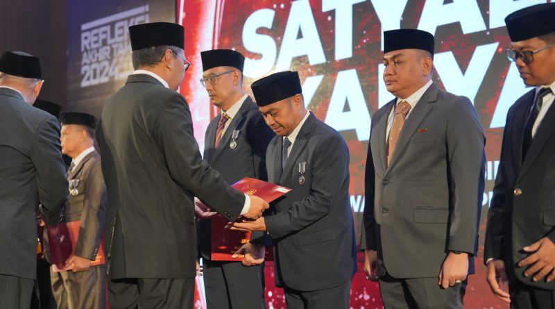 Kadispar Makassar diganjar Penghargaan Satyalancana Karya Satya oleh Presiden RI