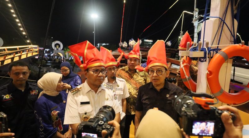 Danny Pomanto Hidupkan Kapal Pinisi di Pantai Losari, Perkenalkan Warisan Budaya Dunia